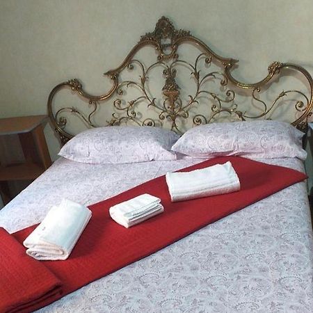 Appartamento Self Check-In Parma Bagian luar foto